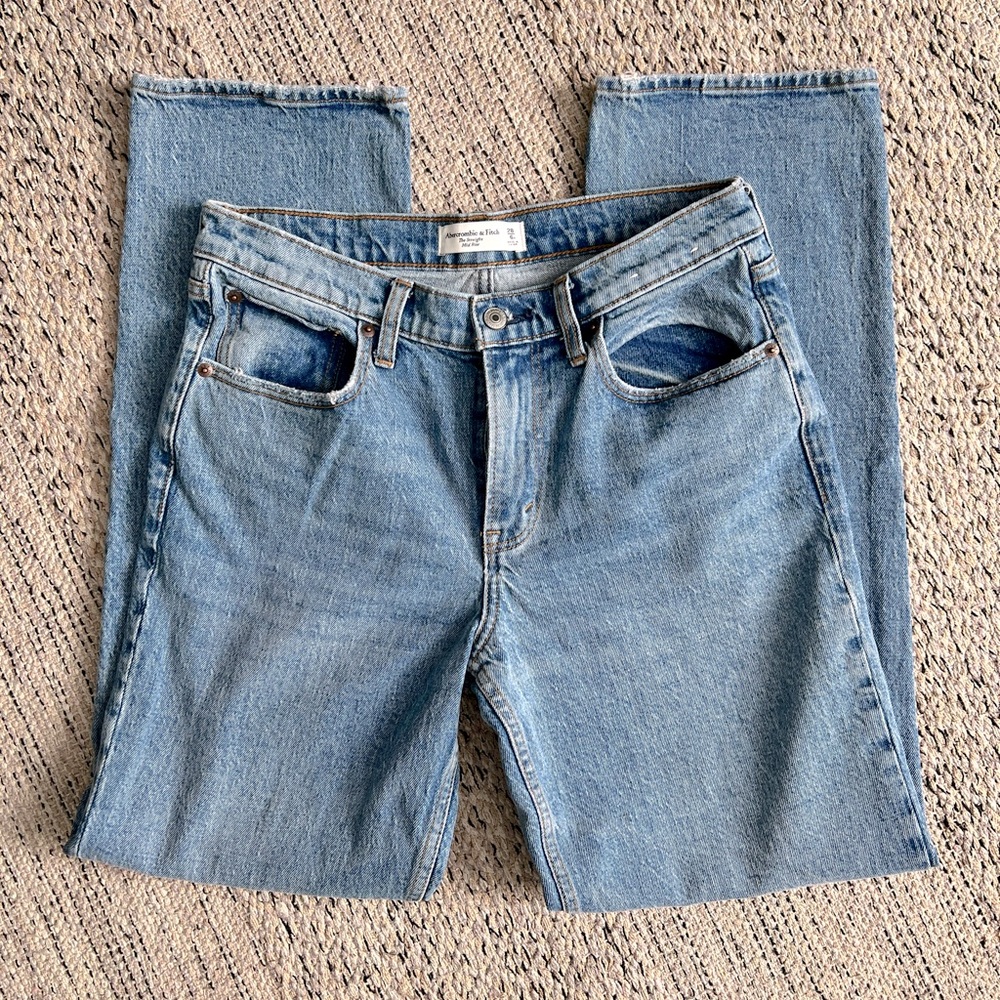 A&F The Straight Mid Rise Jean Size 28/6